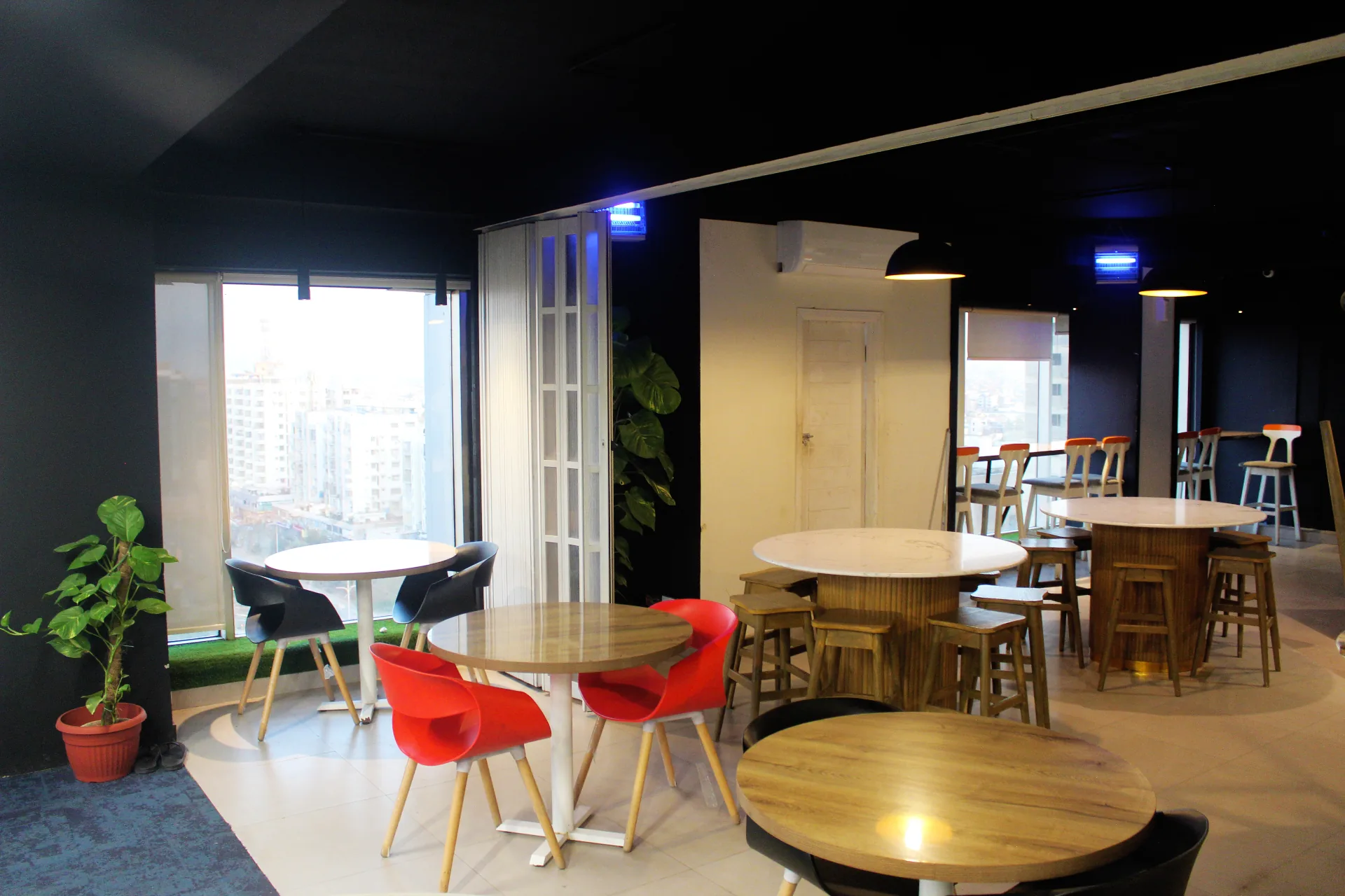 Fortune Tower café and member lounge